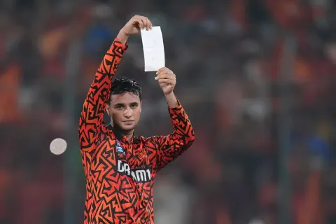 Abhishek Sharma Paper Celebration Goes Viral