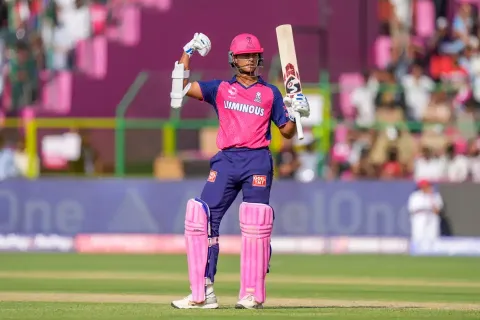 Royals vs Royal Challengers Yashasvi Jaiswal Fight for RR